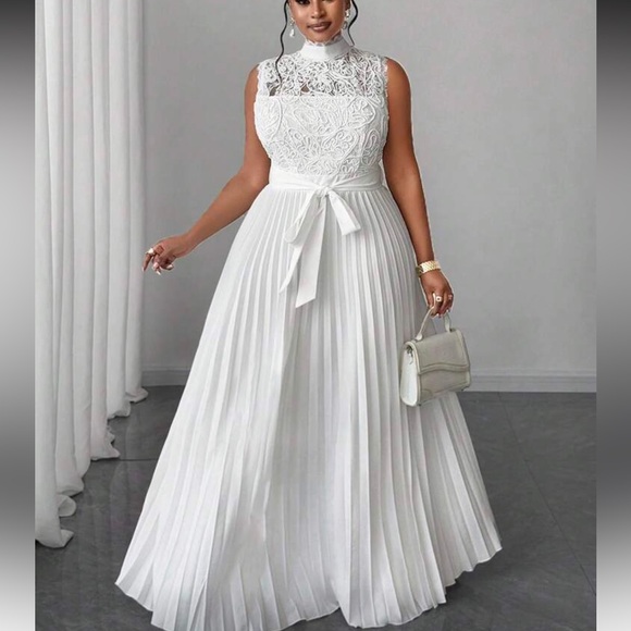 Elegant White Lace Evening Gown - Picture 7 of 7